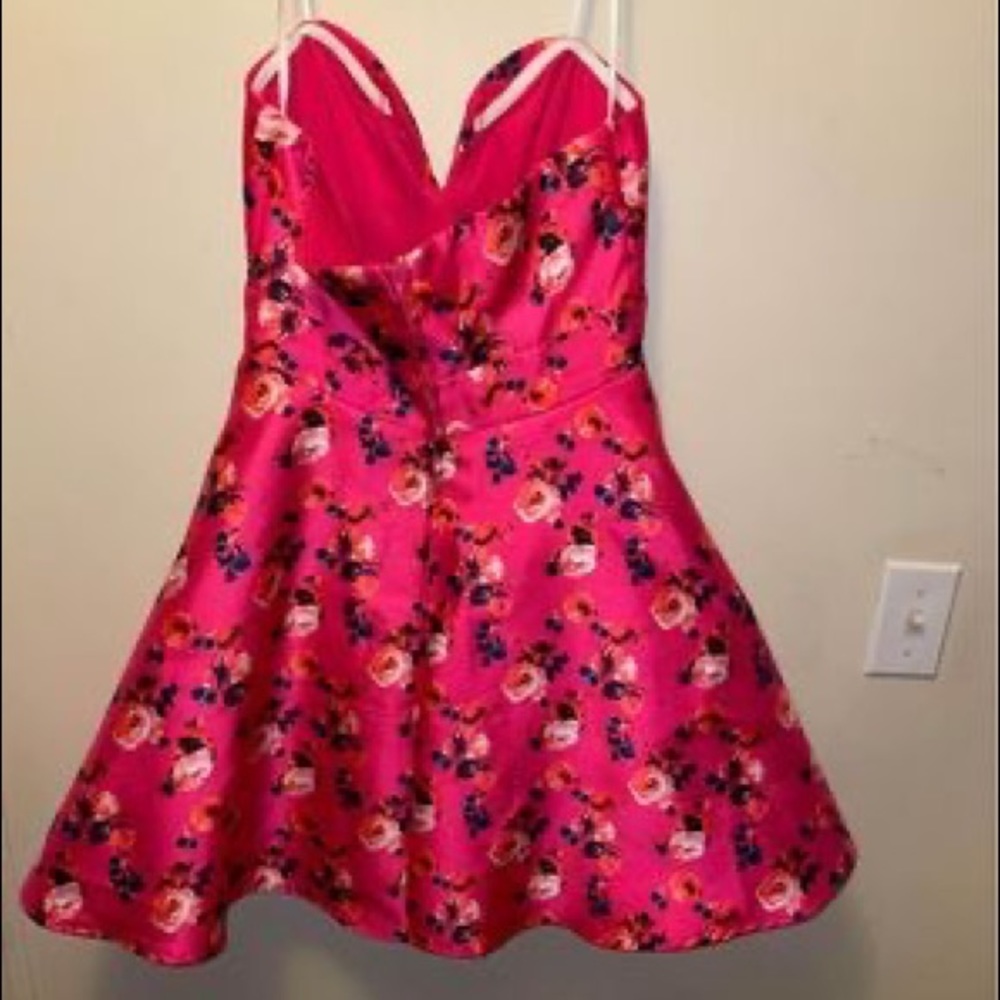 Windsor homecoming dress. Size 3/4. Colors are black and nude.